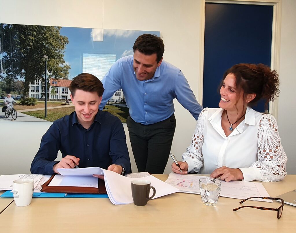 Angela-Eric-Julian-servicedesk-teamoverleg-team-Laride