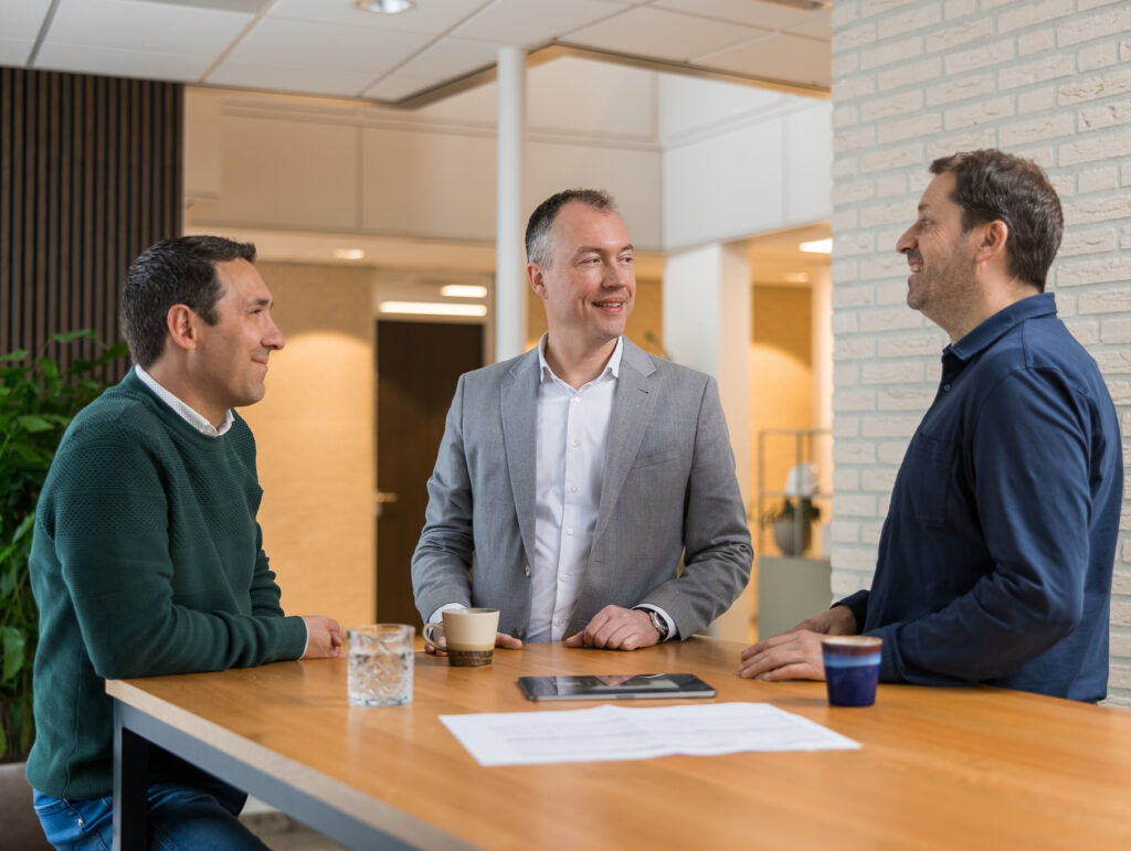 Overleg-Selçuk-Anton-Bram-zorg-wonen-procesmanagement-team-Laride